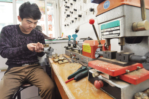 安龙开锁开锁店为啥“牛号”频现 听开锁师傅讲什么锁最防盗