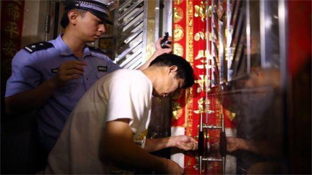 安龙开锁请开锁师傅开了锁后，师傅为什么一般都不进门，就算主人请也不进去？